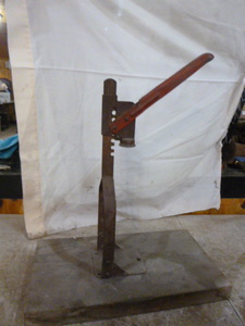 lot 236 image: Vintage Bottle Capper