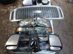 lot 14 image: 2001 F-250 Parts