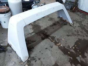 lot 18 image: Fiber Glass Razor Back 1997 Ford F-350