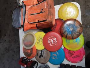lot 26 image: Assorted Frisbee Golf Discs & Cooler Bag