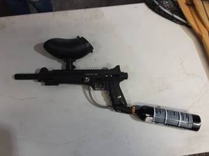 lot 31 image: Carver-One Paint Ball Gun With Co2 Tank