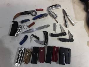 lot 33 image: Lot Of Assorted Pocket Knives & Multi Tools