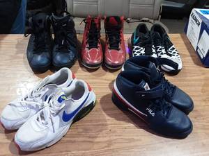lot 60 image: 5-Pair Sneakers