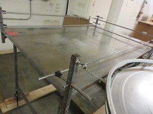 lot 506 image: MANUAL PACKAGING PUSH TABLE