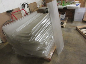 lot 534 image: PALLET OF CLEAR LIGHT FIXTURE DIFFUSERS