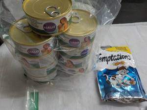 9 Cans Halo Adult Dog Food and 2.1 ...