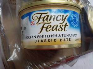 22 Cans Fancy Feast Cat Food...