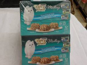 24 Cans Fancy Feast Cat Food...