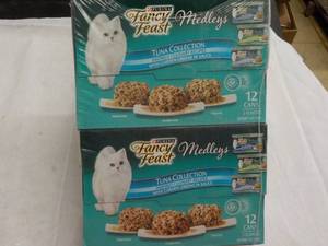 24 Cans Fancy Feast Cat Food...