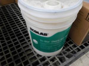 Ecolab 5 Gallon Tri Stand Clearly S...