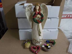 3 - 9 Angels with 5 Seasonal Wreat...