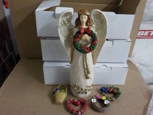 3 - 9 Angels with 5 Seasonal Wreat...