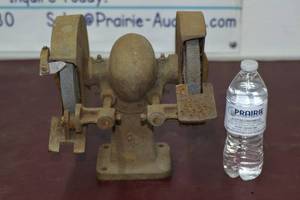 lot 6 image: Bench Grinder