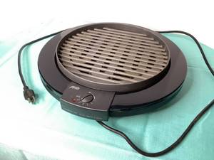 lot 12 image: AKO Electric Grill