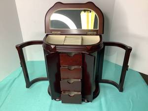 lot 15 image: Wooden Jewelry Box