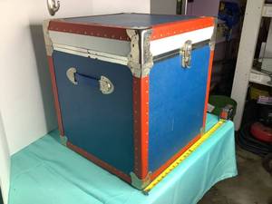 lot 31 image: 18 X 21 Storage Box - Red, White and Blue