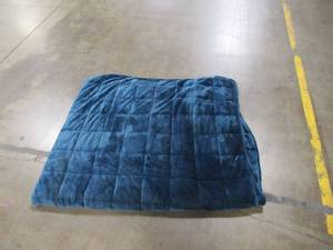lot 352 image: Sutton Home Ultra Soft 30lbs Weighted Comforter  Model #WCOMF-NAV-Q