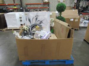 lot 383 image: WHOLESALE MIXED PALLET OF MISCELLANEOUS HOUSEWARES, DECOR  AND MORE