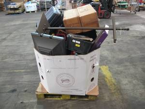 Pallet of Miscellaneous Store Returns, Good Items, and Damaged Items