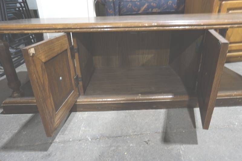 lot 11 image: coffee table
