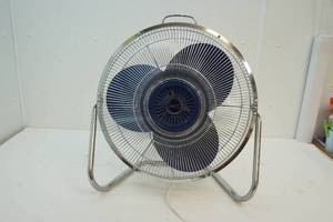 lot 25 image: fan