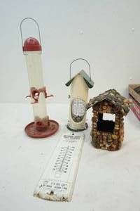 lot 55 image: bird feeders