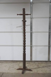 lot 64 image: coat rack