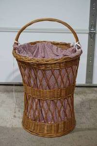 lot 66 image: clothing hamper
