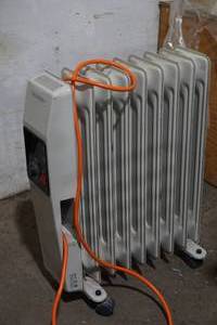 lot 71 image: radiator heater