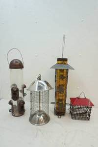 lot 94 image: bird feeders