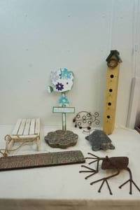 lot 137 image: yard decor