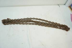 lot 143 image: chain