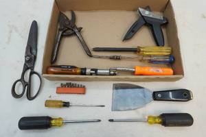 lot 184 image: screw drivers