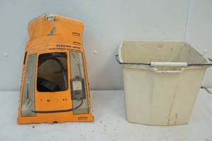 lot 198 image: electronic water level