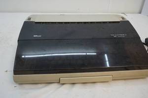 lot 207 image: typewriter