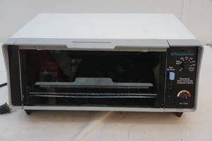 lot 208 image: toaster oven