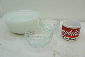 lot 214 image: mixing bowls