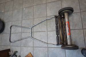 lot 272 image: lawn mower