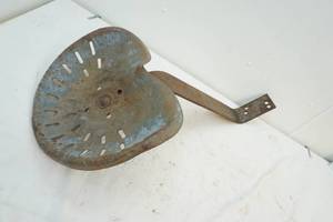 lot 273 image: tractor seat