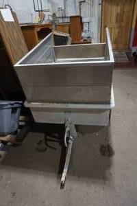 lot 285 image: utility cart