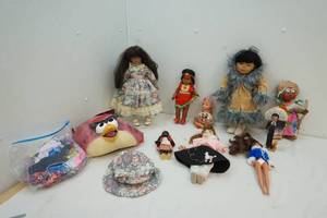 lot 287 image: Dolls