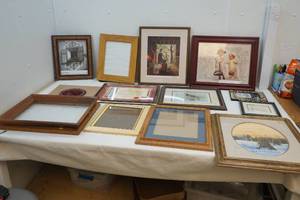 lot 293 image: Photo frames, prints and pictures