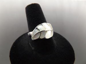 .925 Sterling Silver Inlayed Mother of Pearl Leaf Ring Size 8.5