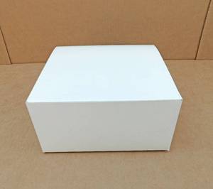 lot 104 image: Case of 100 Uline Gift Boxes