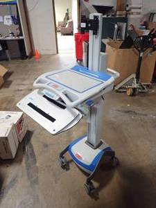 lot 13 image: Rubbermaid&nbsp9M3800D35 Medical Cart