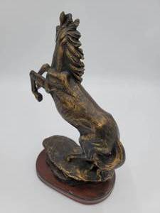 HORSE STATUE ON WOODEN BASE