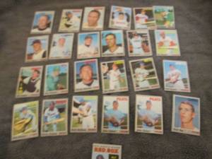 lot 2 image: 2. 25 1970 Topps Baseball Cards...