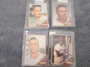 lot 38 image: 38. 4 1962 Topps Cards...