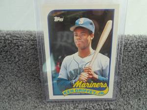 lot 112 image: 112. 1989 Topps Ken Griffey JR Rook...