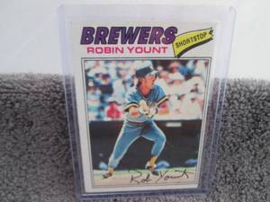 lot 127 image: 127. 1977 Topps Robin Yount Card...
